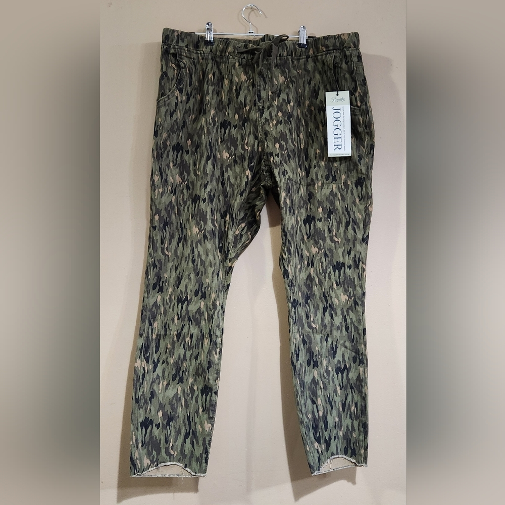 Royalty For Me Pants Capris Women  1X DarkCamo Jogger Cotton Stretch Waistband